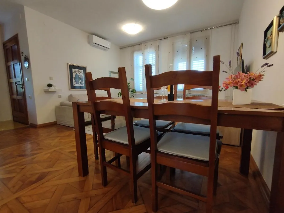 Apartment In Medulin With Garden Croatie
