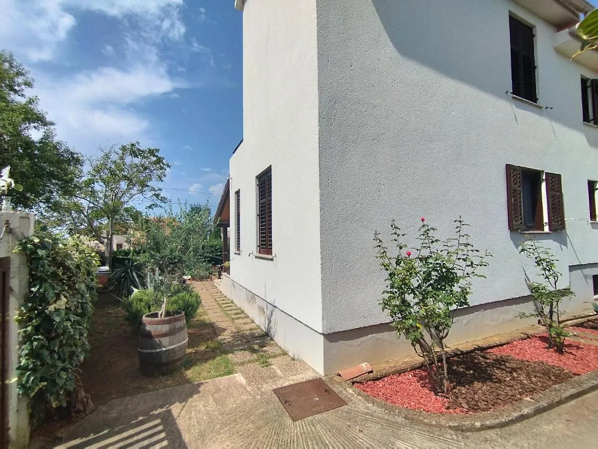Apartment In Medulin With Garden