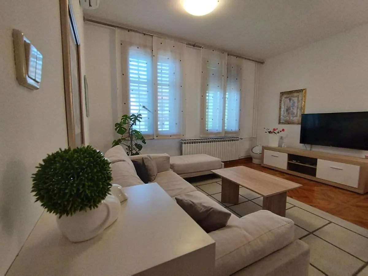 Apartment In Medulin With Garden
