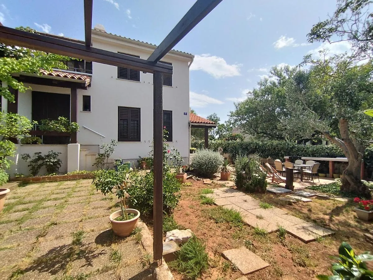 Apartment In Medulin With Garden Croatie